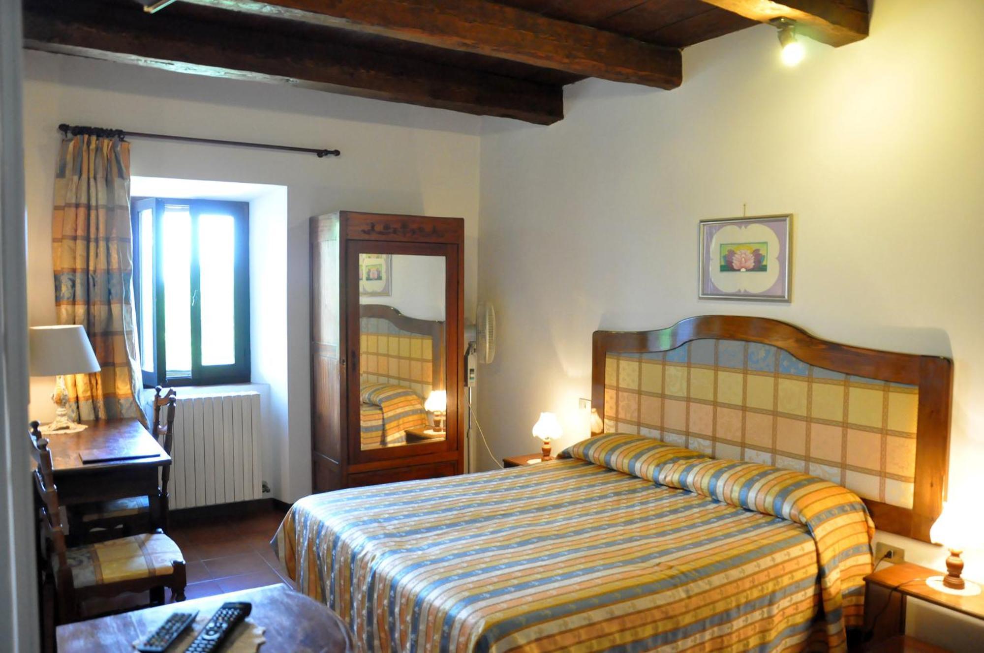 Agriturismo La Campana Villa Montefiore dellʼAso Стая снимка